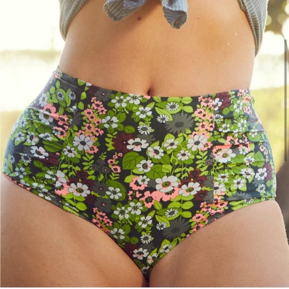 NWOT Aerie Sycamore Green High Waisted Ruched Bottoms